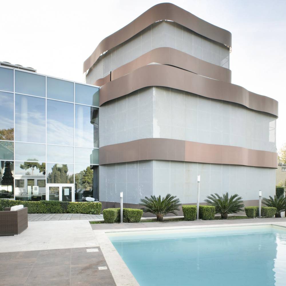 piscina-e-struttura-hotel-congressi