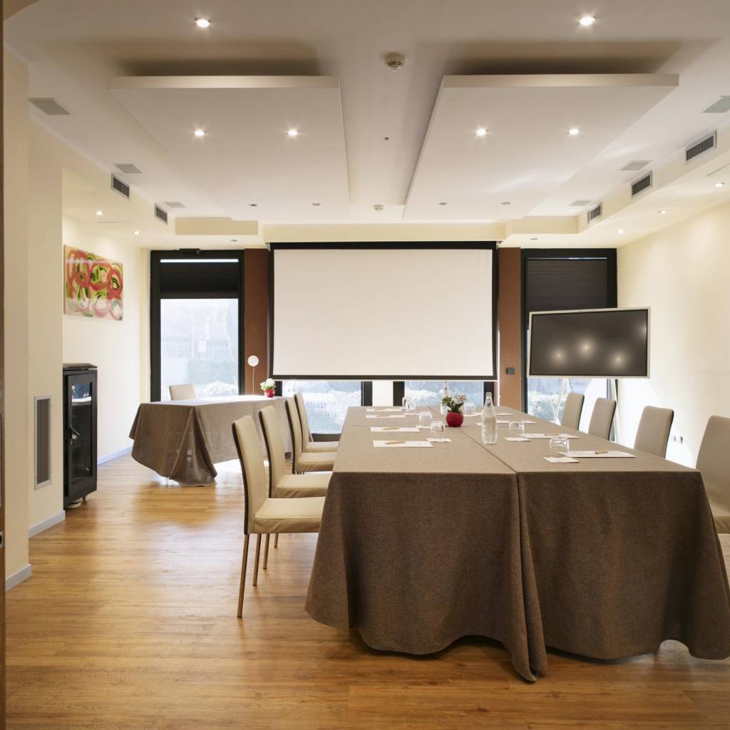 sala-riunione-villa-mercede