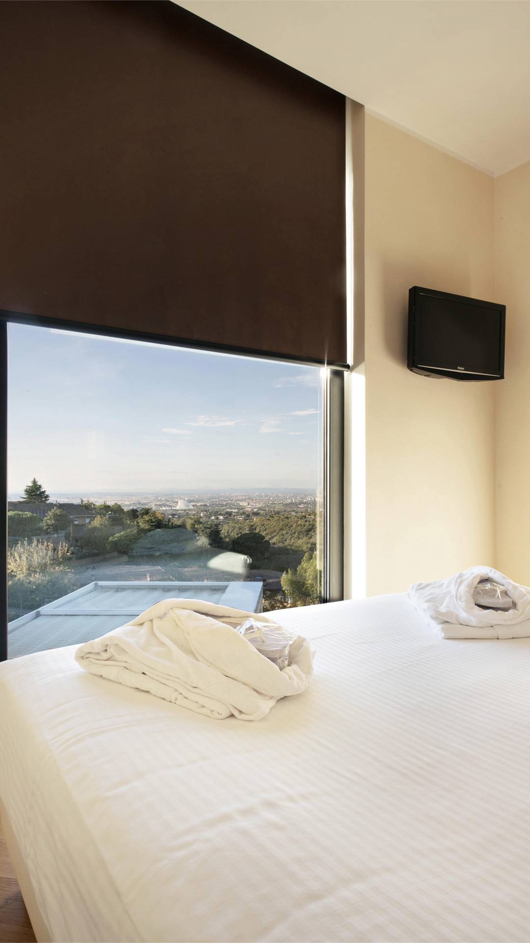 Villa-Mercede-Frascati-Suite-vista-letto